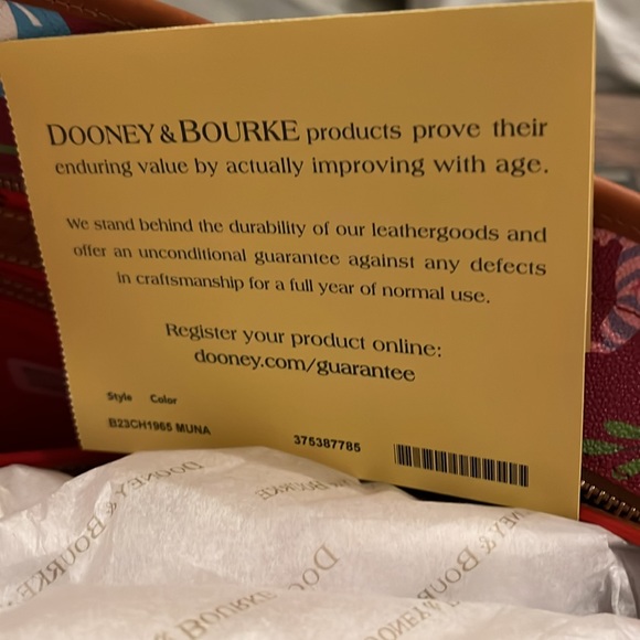 Dooney & Bourse 2023 Disney Parks Mickey Classics Christmas Tote Purse Bag NEW - Picture 10 of 11